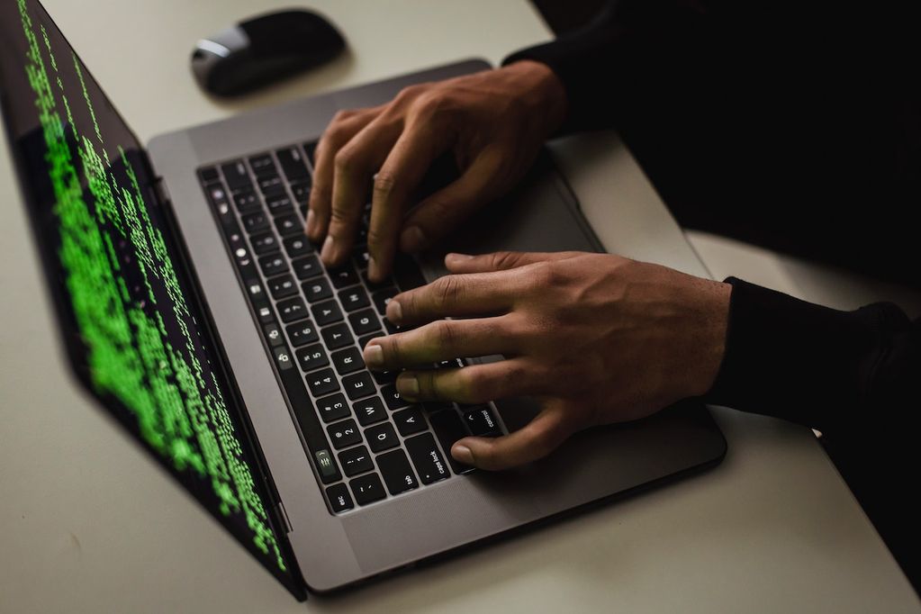 Un hacker pénètre dans l'informatique d'un indépendant en Belgique : il aurait dû prendre une cyberassurance pour se protéger des risques et avoir une indemnisation