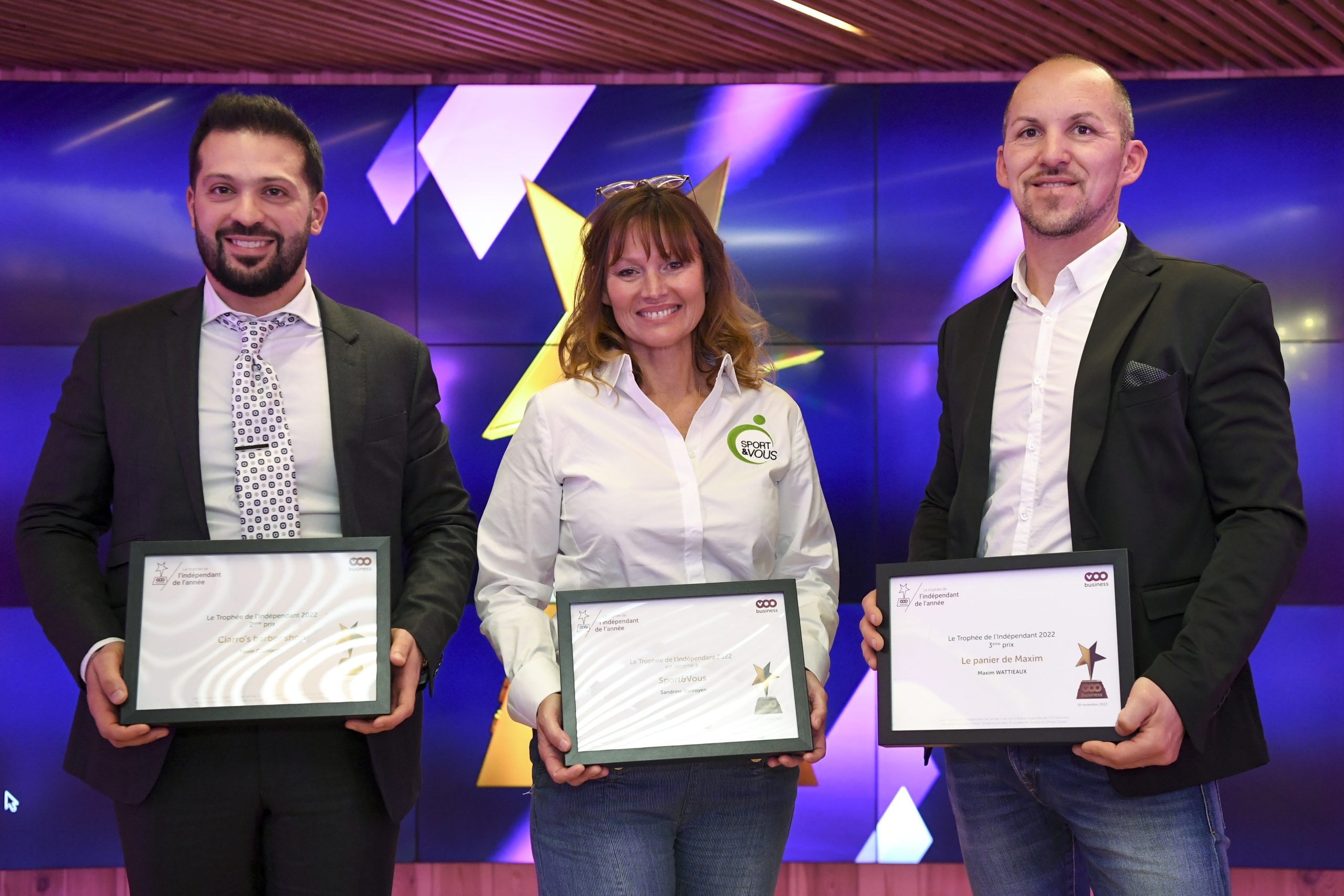 Kevin Ciarrocchi, Sandrine Vanroyen et Maxim Wattieaux gagnants du trophée indépendant 2022 de VOObusiness